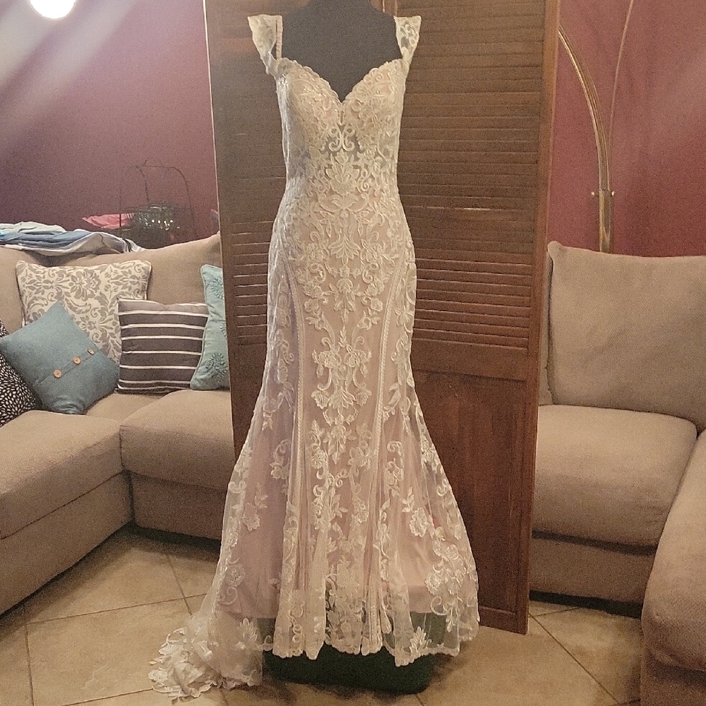 Allure Bridals White Sheath Wedding Dress with Sweetheart Neckline - Picture 10 of 16